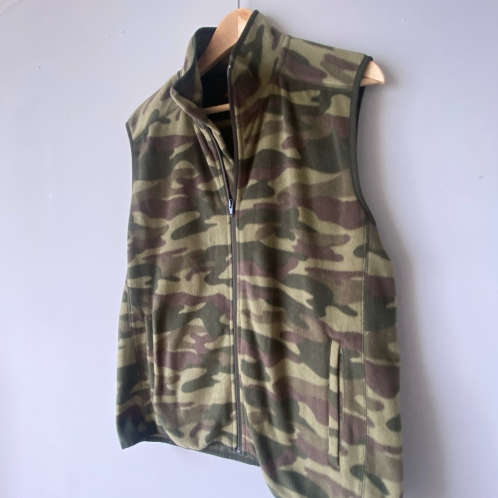 Fleece Camo Zip-Up Vest